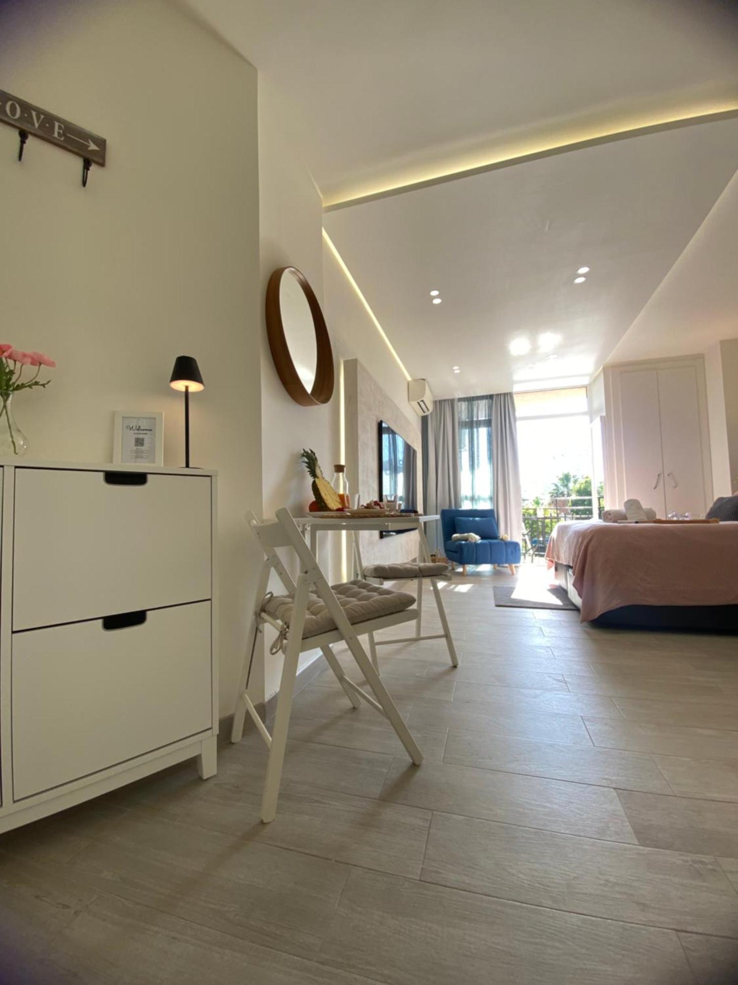 Studio With Views Next To Puerto Marina The Green Door Benalmádena Esterno foto